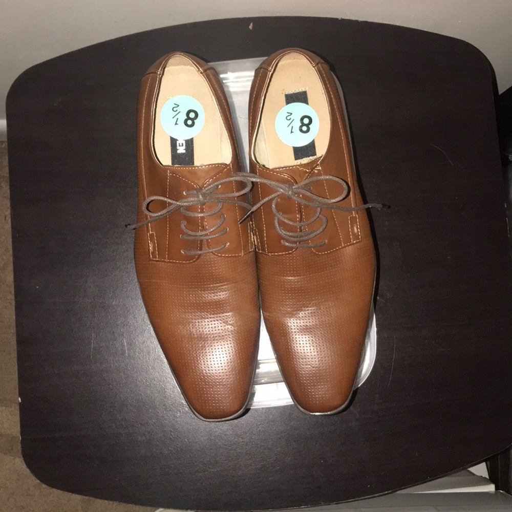 Men’s size 8.5 brown leather dress shoe